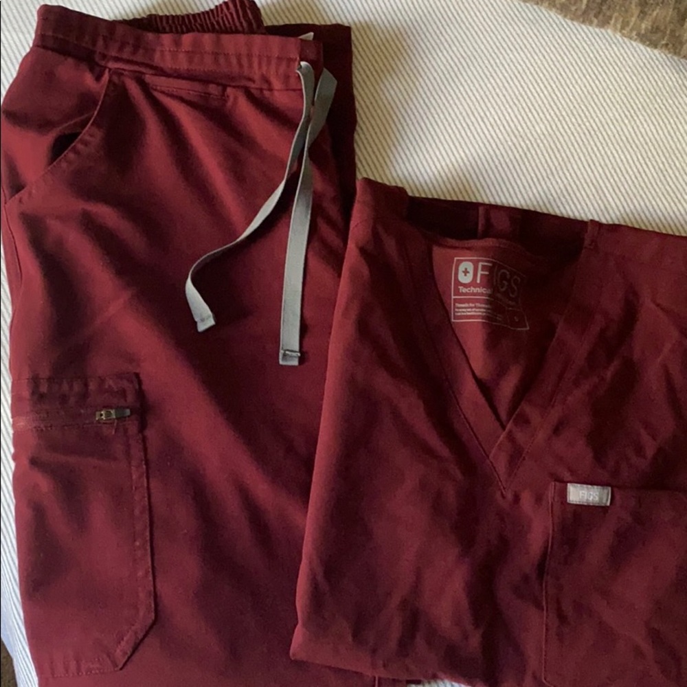 FIGS SCRUB TOP AND BOTTOM SET.